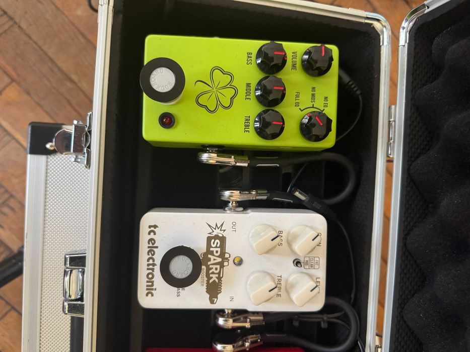 Ефекти за китара, педалборд с твърд кейс ! ТОП,ТОП състояние !