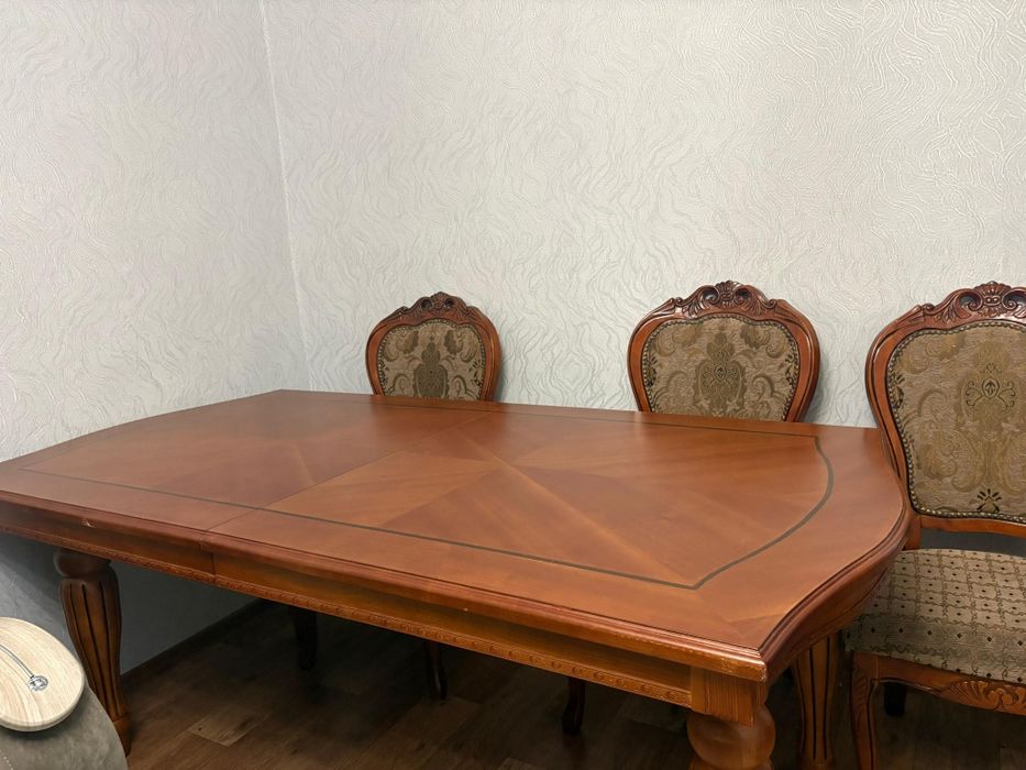 Стол для гостиной