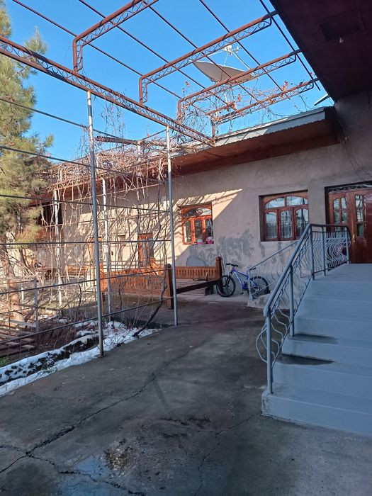 Срочно Уй сотилади Янгиюл Дока хлеб  ГАИга 100метр йетмасдан