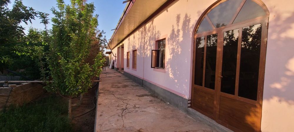 Hovli sotiladi .Hamma sharoitlari bor uy sotiladi. 5 xonali ichimlik