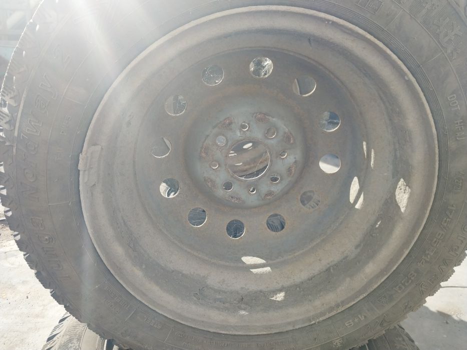 Зимние шины с дисками в комплекте 175/65R14