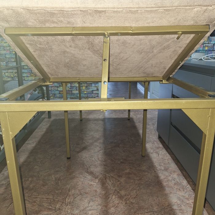 Продам железную  кушетку