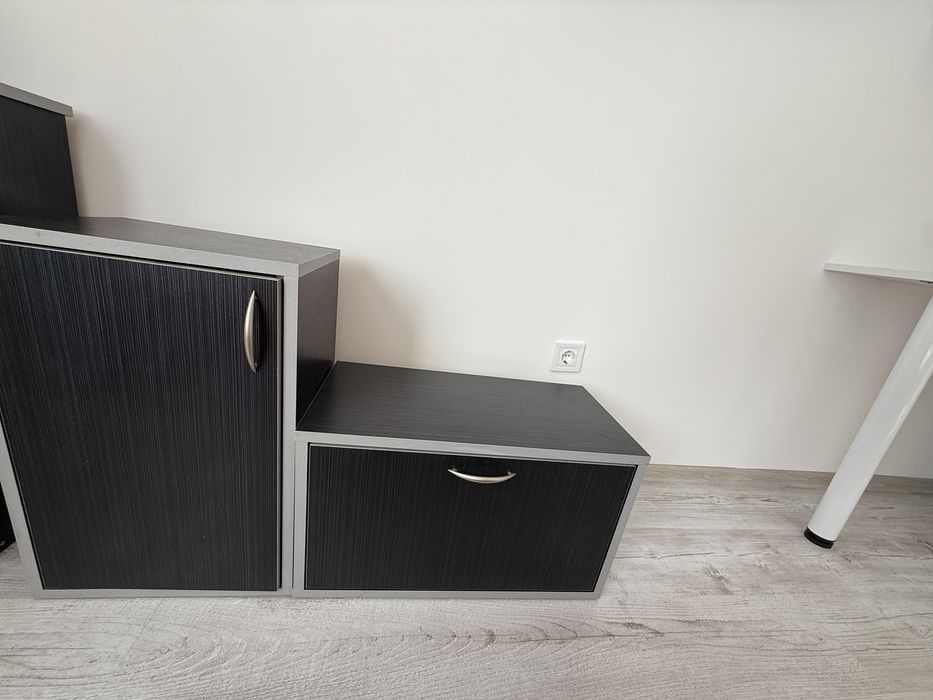 Продавам 2 шкавчета