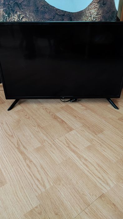 Телевизор NEI 32NE4000 за смяна на подсветка