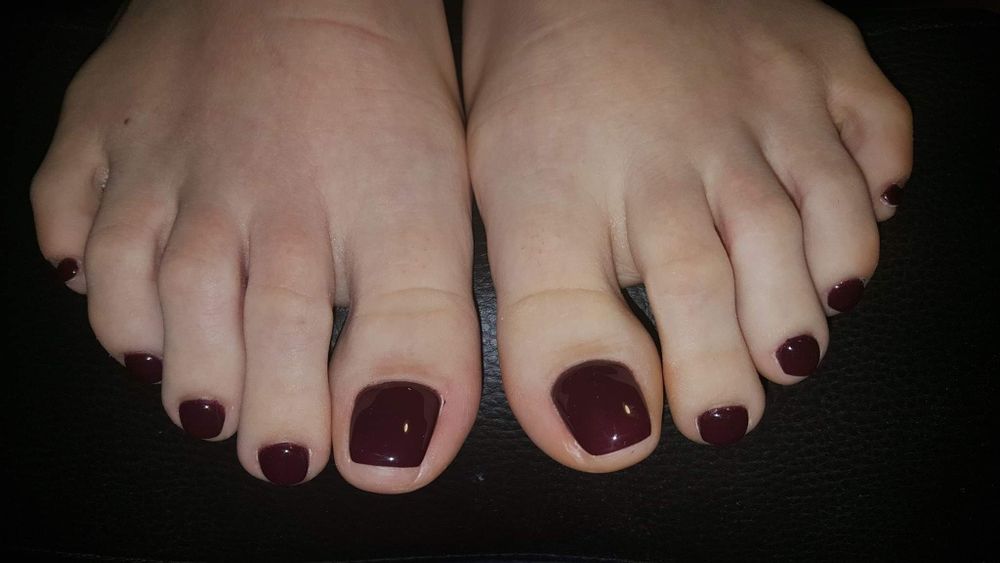 IAȘI - LA DOMICILIUL TĂU! Manichiură/pedichiură clasică și epilat