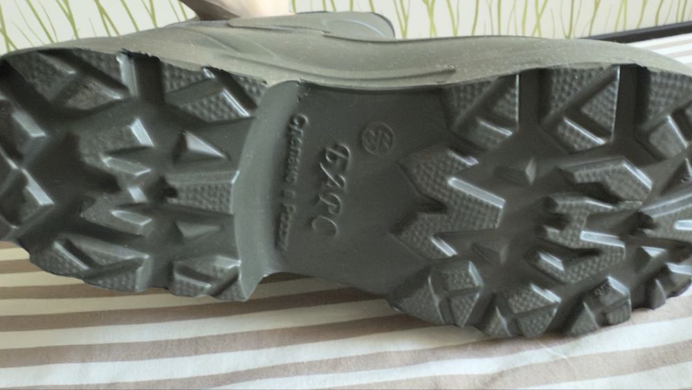 Продам рабочие сапоги