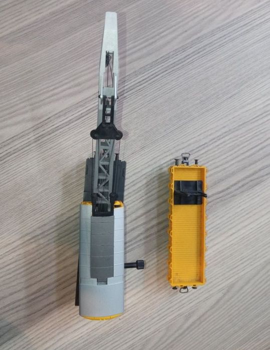vagon platforma + macara Roco scara 1:87, H0
Roti metalice izolate 

v