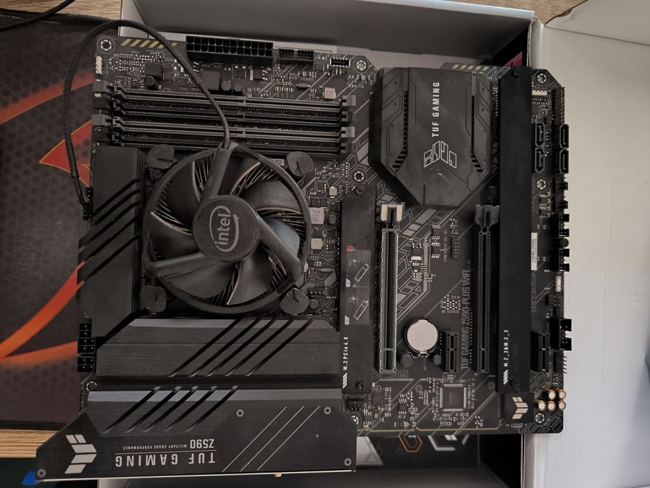 ASUS ROG STRIX Z490 E/ TUF GAMIN Z590 plus wifi