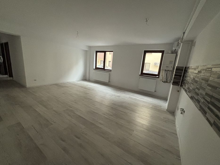 Inchiriere aparament + parcare