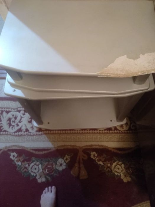 Продается столик под телевизор