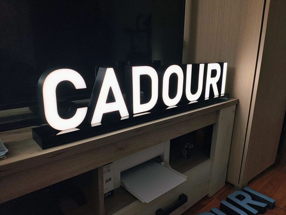 Reclama luminoasa, litere volumetrice, bannere