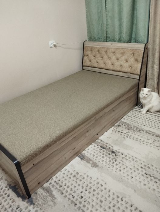 Кровать полуторка.в отличном состоянии.продается..делали на заказ.