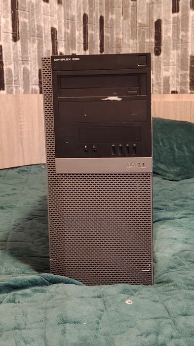 Vând PC DELL aproape nou