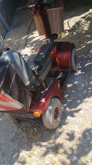Carucior electric cu baterii noi