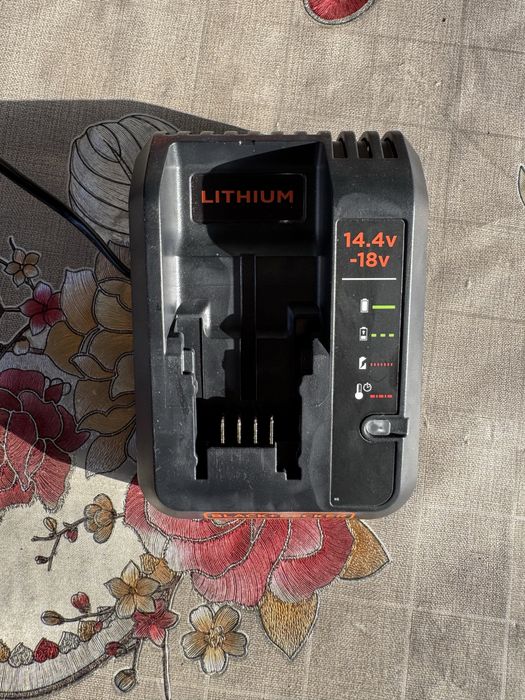 Vand incarcator + baterie black+decker
