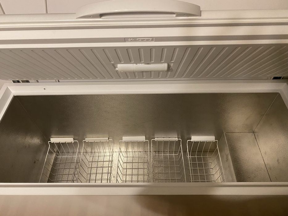 Lada frigorifica  zanussi nouă