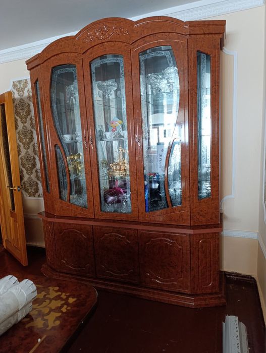 Yaxshi xolatdagi mebel sotiladi