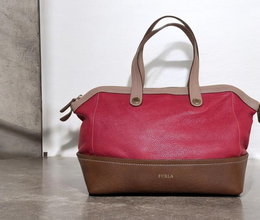 Furla оригинална дамска чанта от естествена кожа