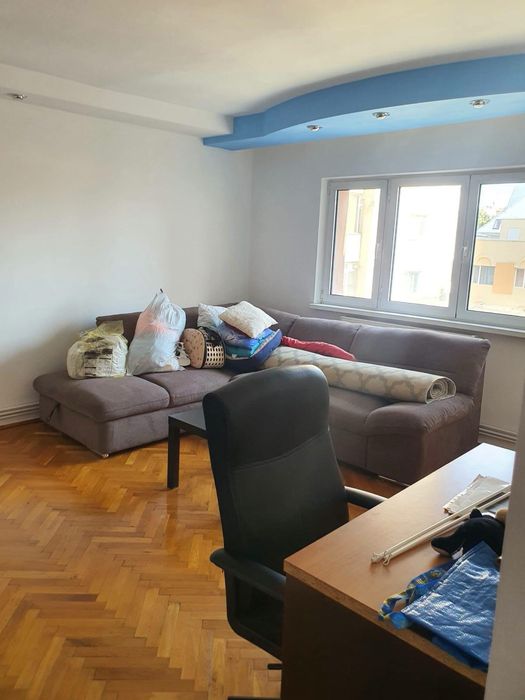 Inchiriez apartament