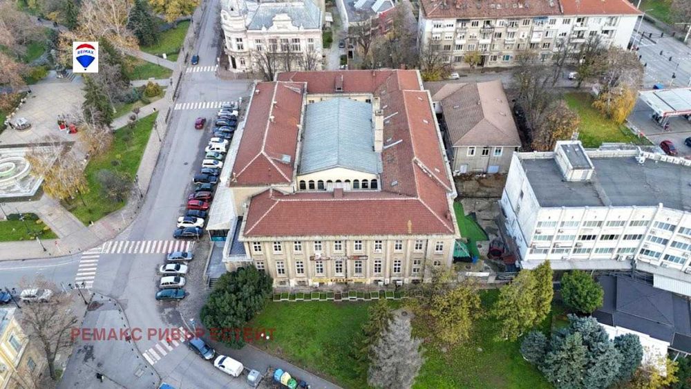 Дава се под наем Офис в Русе, Център - 4000 кв.м за 27929.13 € - Снимка #8