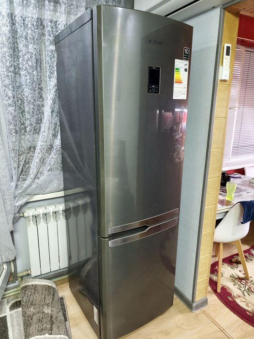 Холодильник Samsung