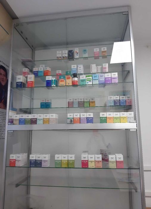 Продам стеклянную витрину