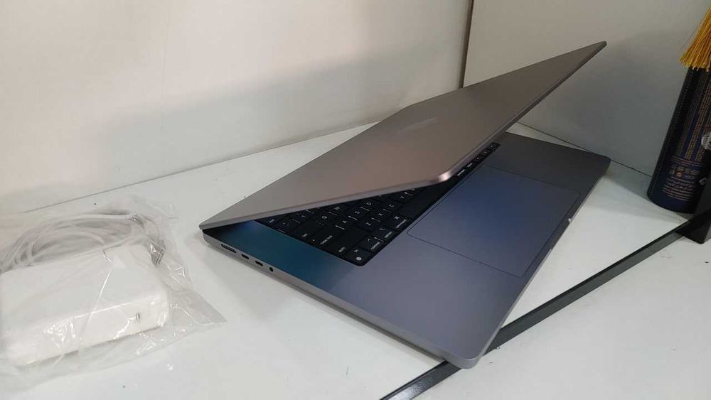 MacBook Pro M1 Pro 16" 3K A2485 DDR5 16gb SSD 512 gb ideal 91%