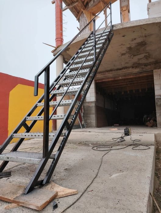 Scara zincate la comanda în toată tara oferim și montaj gratuit