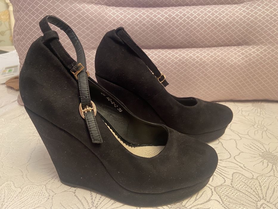 Продам босоножки