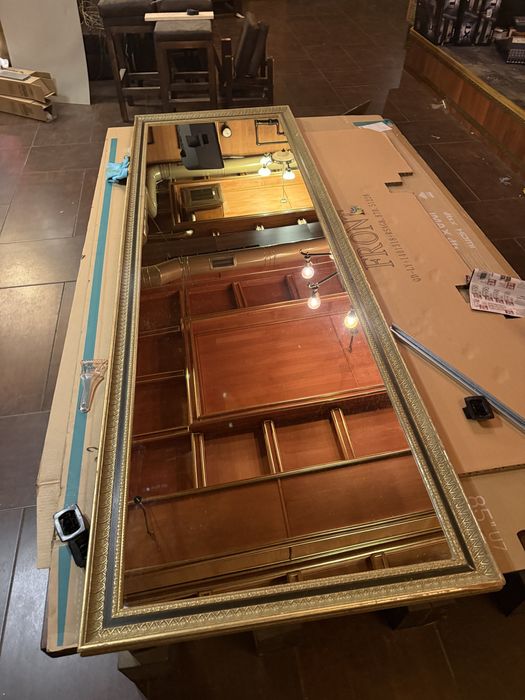 Голямо масивно огледало с дървена рамка