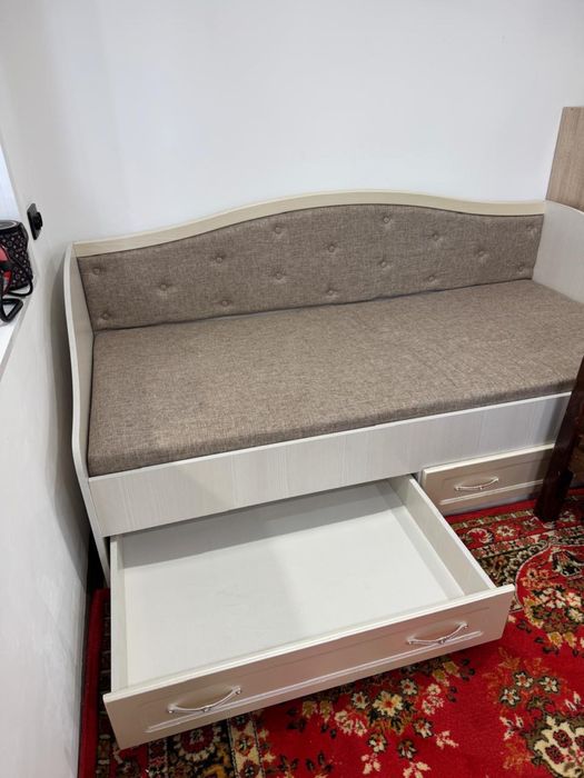 Продам кровать с 2 ящиками для белья!!!
