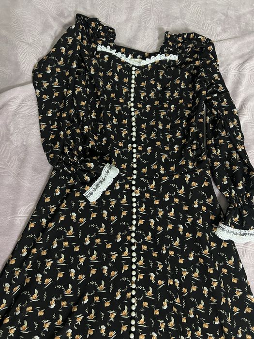 Длинное платье с длинными рукавами