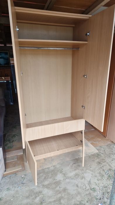 Vând mobilă,saltele, uși