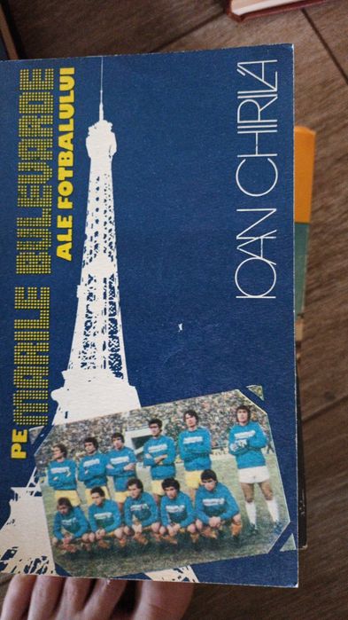 Vand 6 carti categoria sport