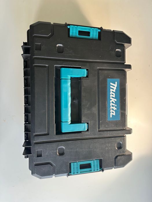 Комплект акумулаторни инструменти Makita