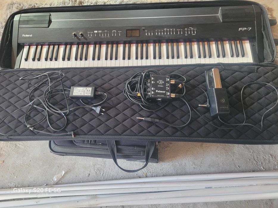 Pachet complet Pian Digital Roland FP-7 (88 clape grele) + DI Box Palmer + Husă