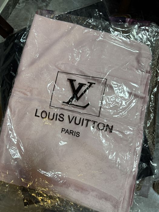 Шалове на Louis Vuitton