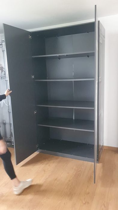 Dulap haine cu un model deosebit, ideal pt chirii