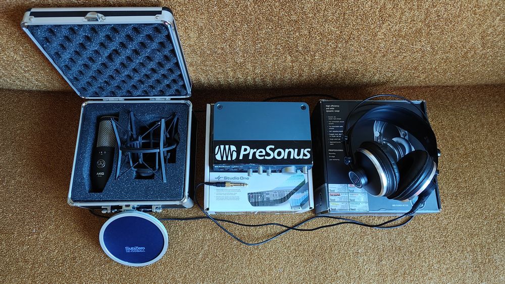 Професионално студийно ниво: Комплект AKG P420 + PreSonus AudioBox iTwo + AKG K240 (Като нов)