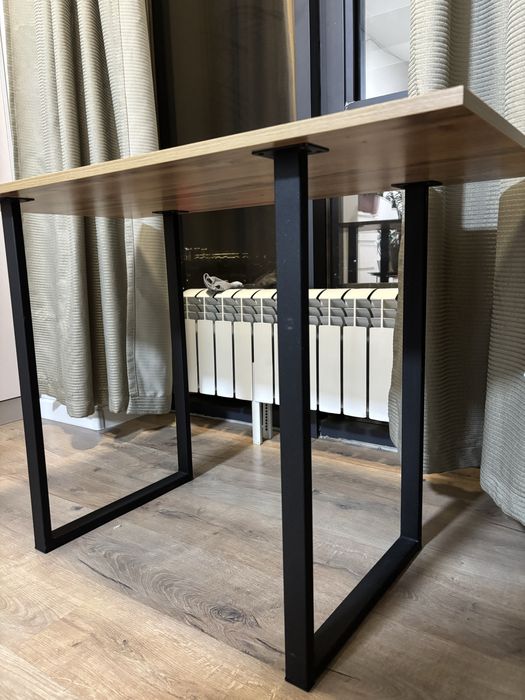 Продам стол 110х55см