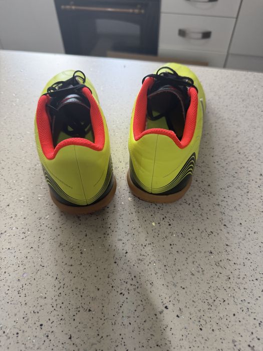 Adidas Fotbal barbati / baieti nr42 ( 26 cm ) 10/10 Pret : 89 lei