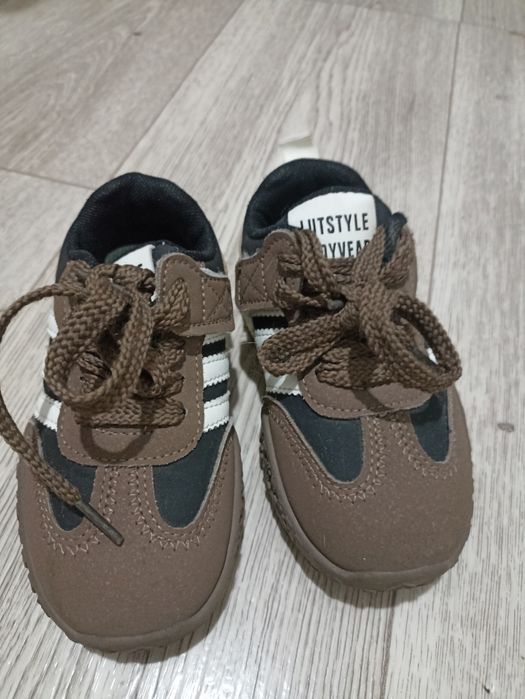 Кроссовки детские