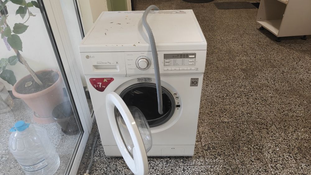 Пералня LG повредена