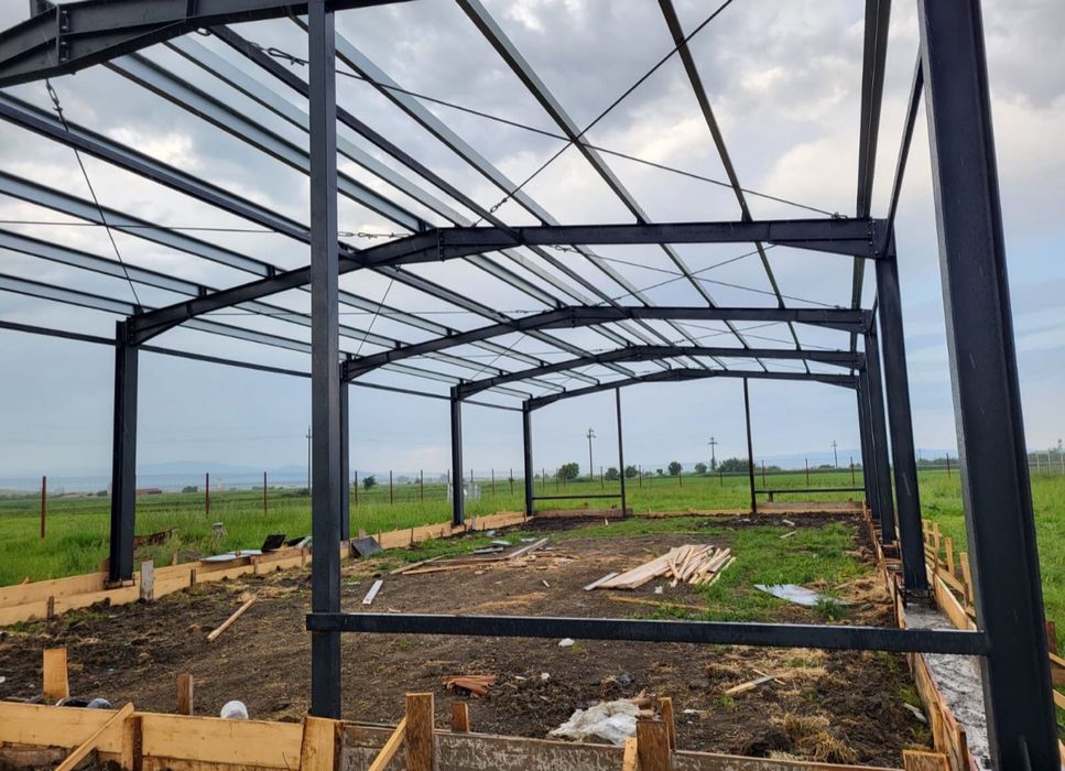 Hale metalice la preț redus