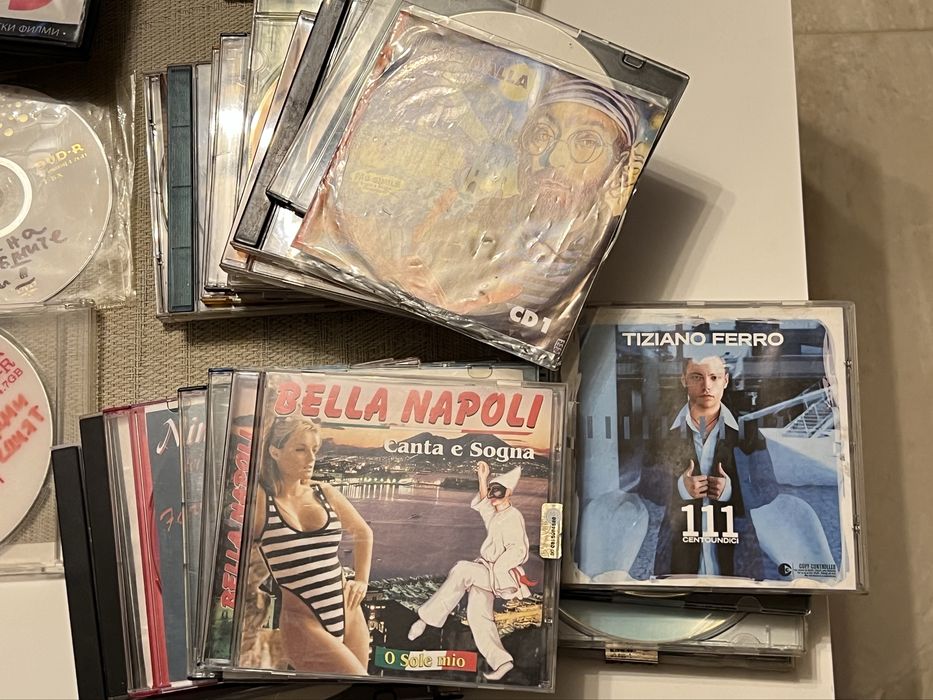 Продавам музикални дискове