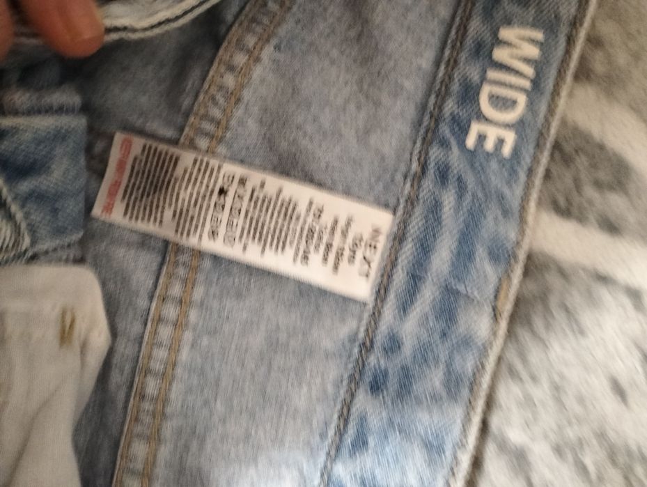 Vând blugi  stare foarte buna