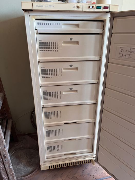 Продавам стар фризер