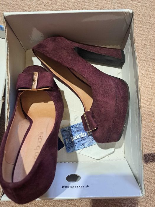 Дамски обувки в бордо