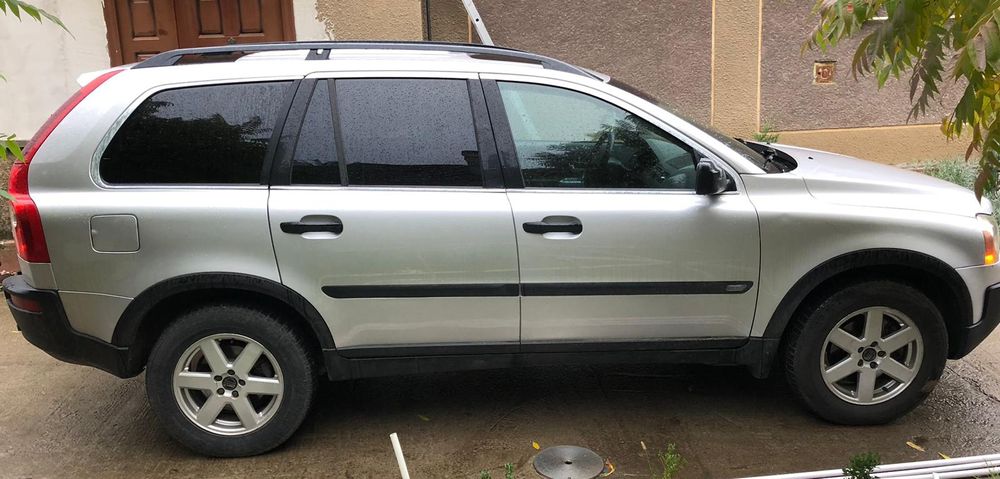 Volvo XC90 2004 .