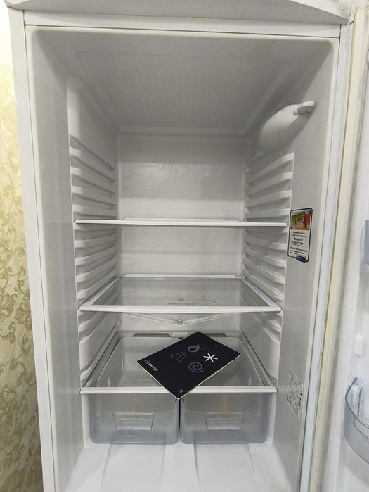 Холодильник Indesit